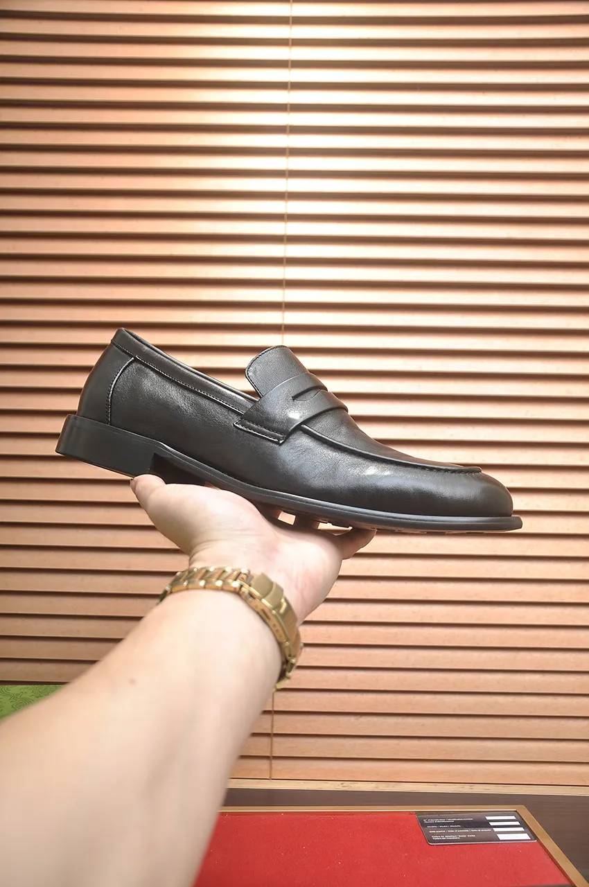 Men's shoes 💰580💶 Brand: GUCCI (Gucci) Standard code: Men's code 38/44 (45 can be customized) Grade: Same as the official website Original quality Material: Original cowhide Water-dyed cowhide lining Original rubber outsole Style category: Men's fashionable casual leather shoes Distinguished big-name luxury elements Top luxury Color: Actual picture